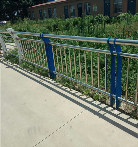 陽江不銹鋼復(fù)合管護(hù)欄 陽江不銹鋼復(fù)合管護(hù)欄